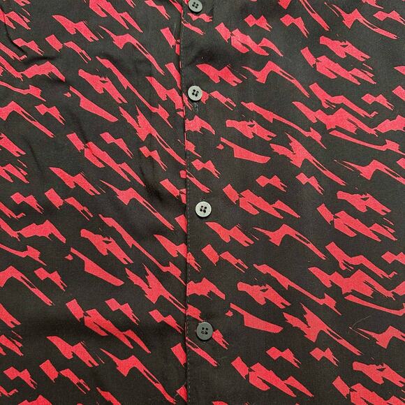 Cuidado Con el Perro | Men | Black Red Abstract Camp Button Up Shirt | Medium - Picture 8 of 9